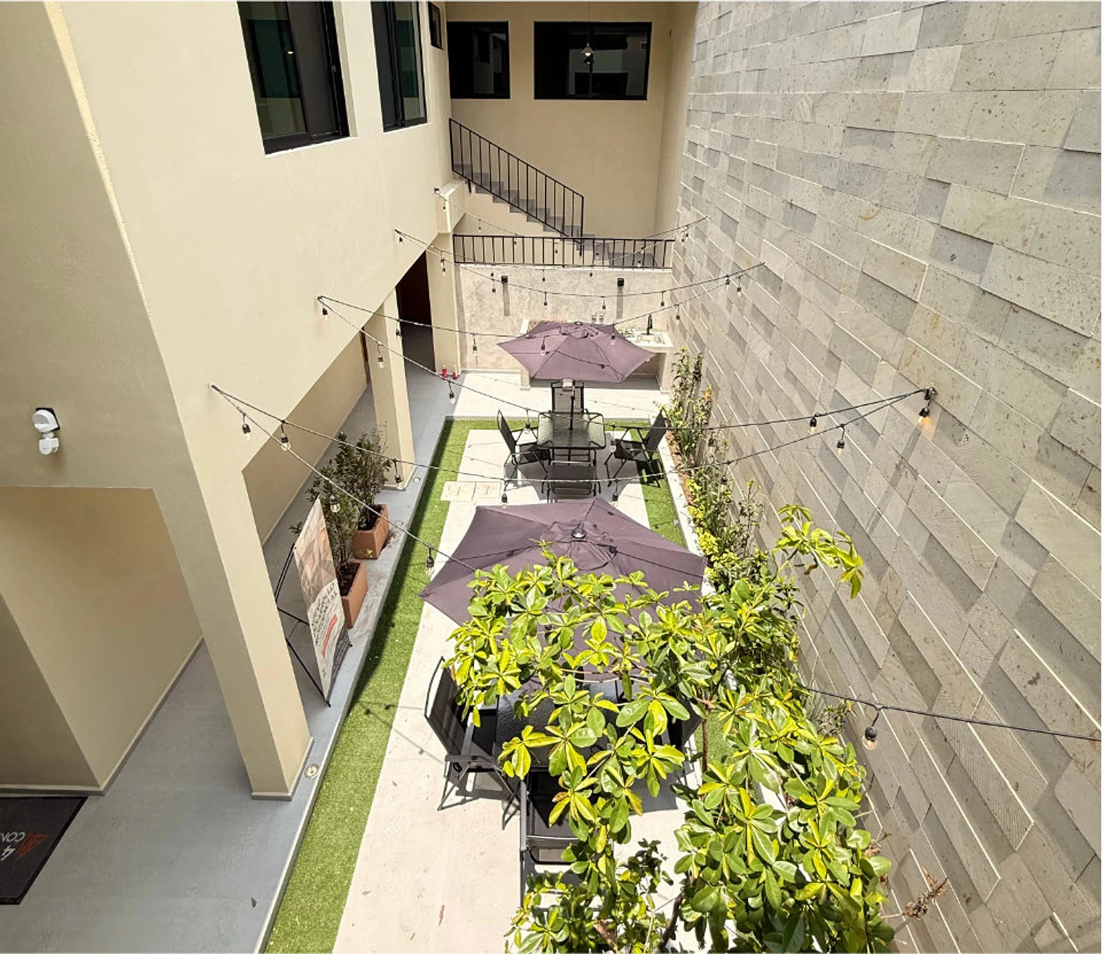 Coronado 869 — Patio